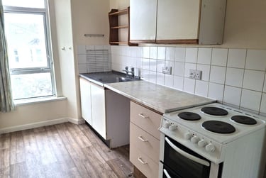 1 bed flat, Lisson Grove, Mutley, Plymouth, PL47DN - Image 3